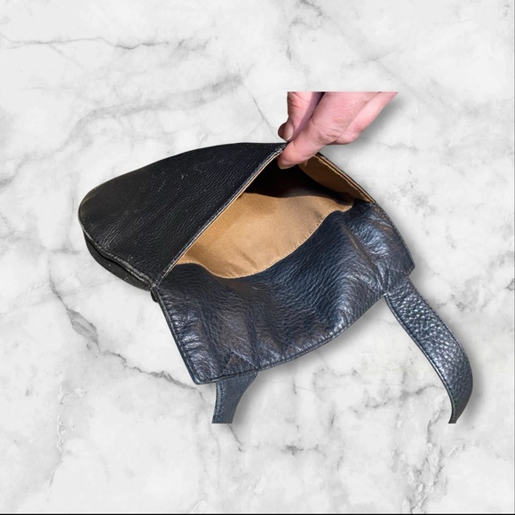 Black
Leather travelsmith - Picture 4 of 8